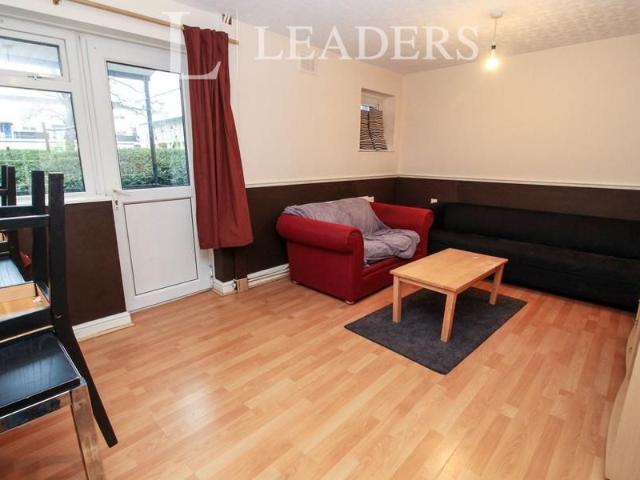 3 bedroom property to rent Kennedy Square, Leamington Spa, CV32