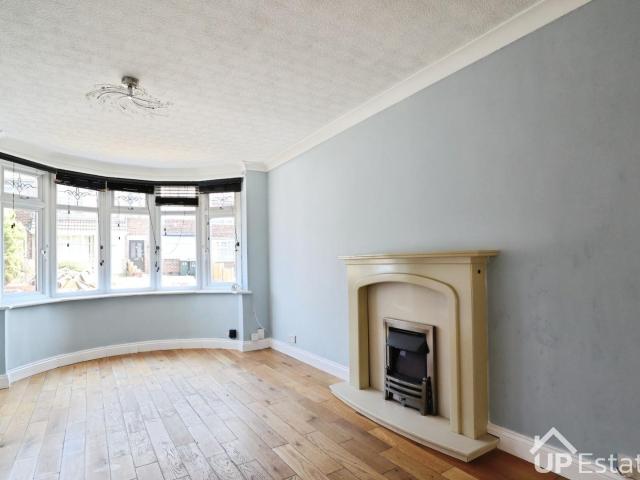 3 bedroom property to rent on Herrick Road, Coventry