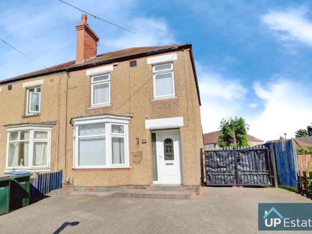 3 bedroom property to rent on Radford Road, Coventry