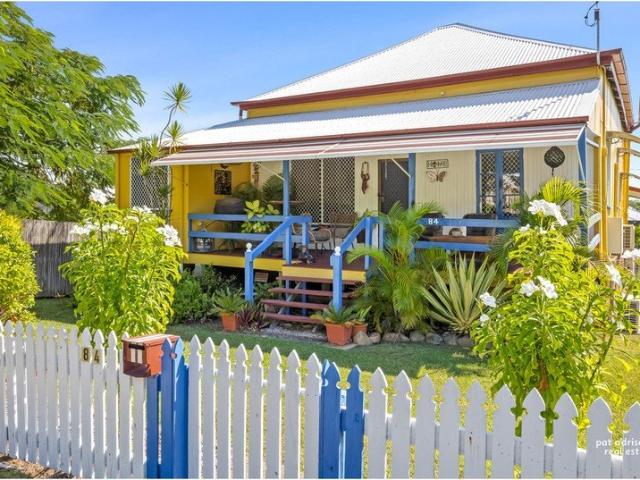 3 Bedroom Queenslander with Huge Carport and Two Street Access.