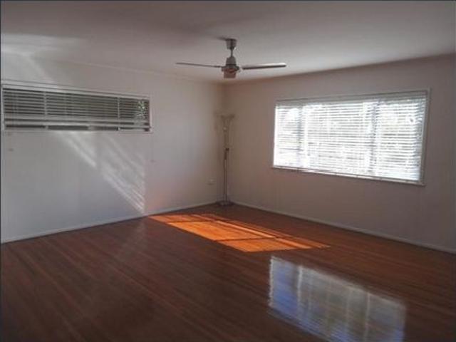 3 bedroom Queenslander with Multiple Living Areas
