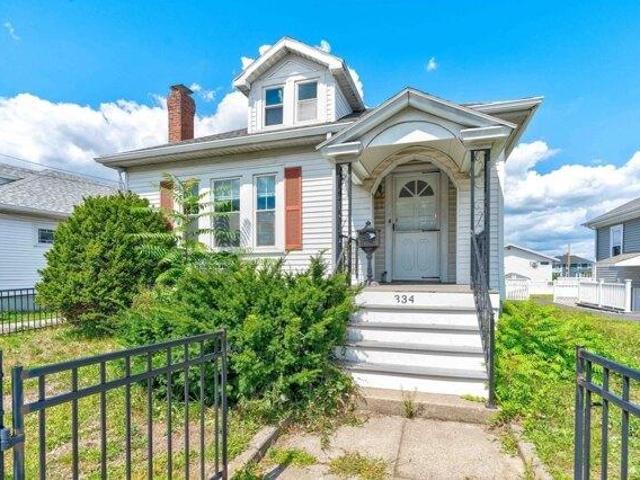 3 bedroom, Quincy MA 02169 105416572