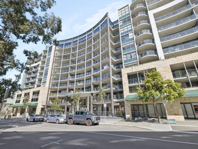 3 Bedroom Royale Apartment Luxury Living!