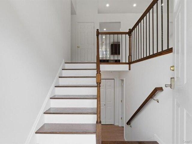 3 bedroom, Rock Tavern NY 12575 105292682