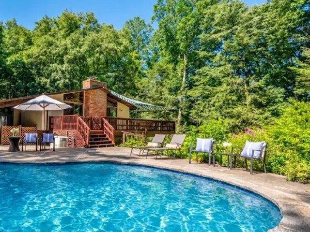 3 bedroom, Redding CT 06896 105553006