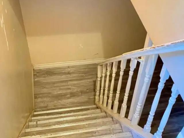 3 Bedroom renovated Main Floor and Garage | 10 Min to Downtown & Highways