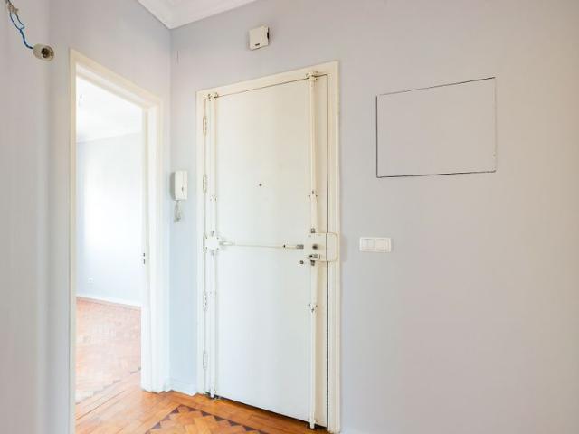 3 Bedroom Renovated Apartment for Rent in Avenida de Roma