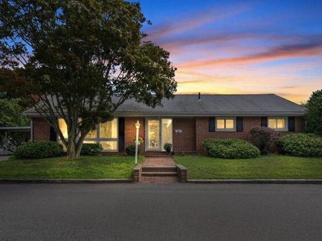 3 bedroom, Woburn MA 01801 105350639