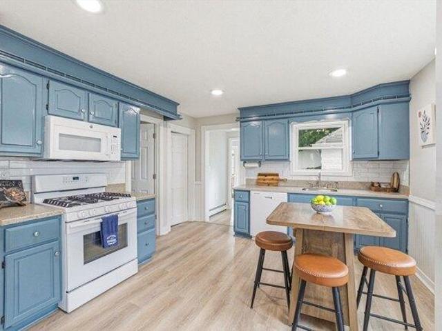 3 bedroom, Woburn MA 01801 105442413