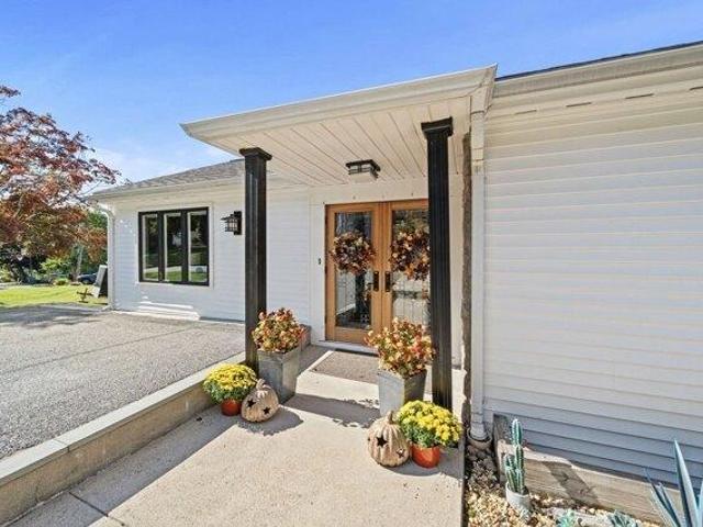 3 bedroom, Woburn MA 01801 105401212