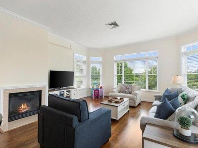 3 bedroom, Woburn MA 01801 105551294