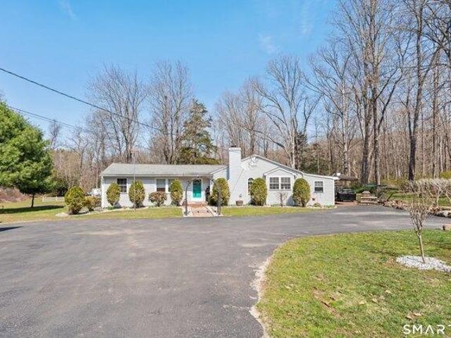 3 bedroom, Woodbury CT 06798 104836057