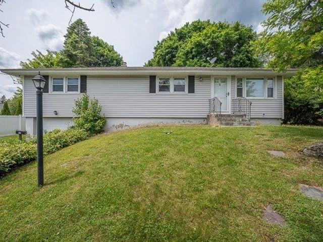 3 bedroom, Worcester MA 01606 105351233