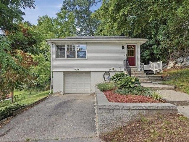 3 bedroom, Worcester MA 01602 105340379