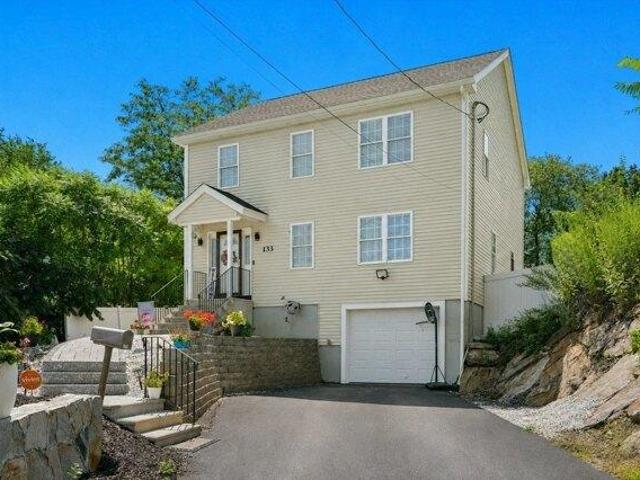 3 bedroom, Worcester MA 01603 105351599