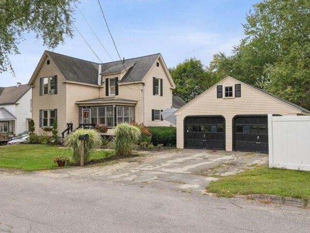 3 bedroom, Waterville ME 04901 105790359
