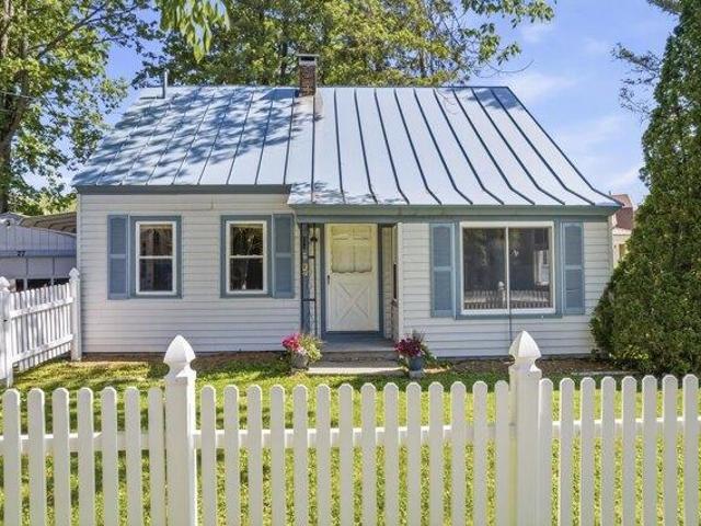 3 bedroom, Waterville ME 04901 105831923