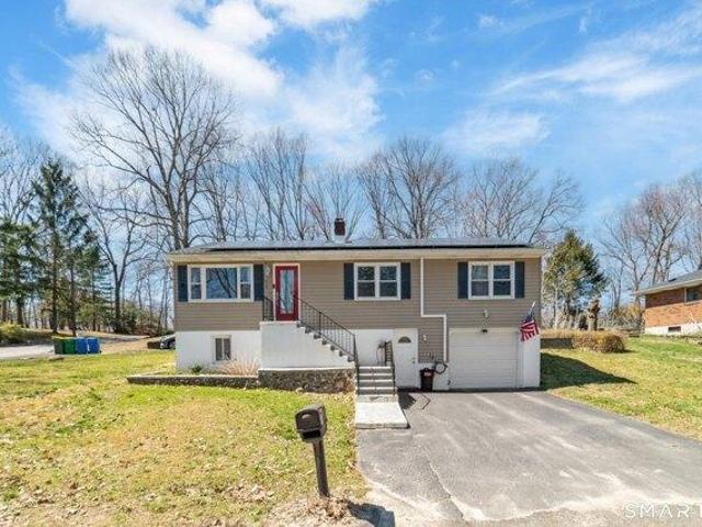 3 bedroom, Waterbury CT 06708 104789754