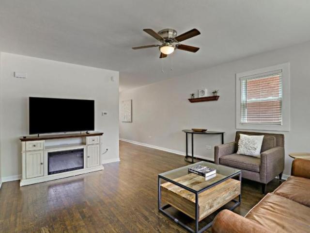 3 bedroom, Waukegan IL 60087 105045474