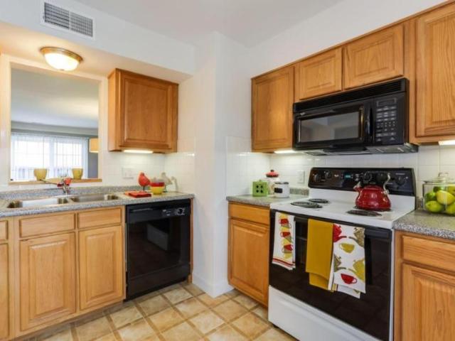 3 bedroom, Waltham MA 02452 LS97858494
