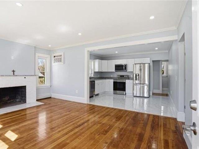3 bedroom, Warwick RI 02886 104811106