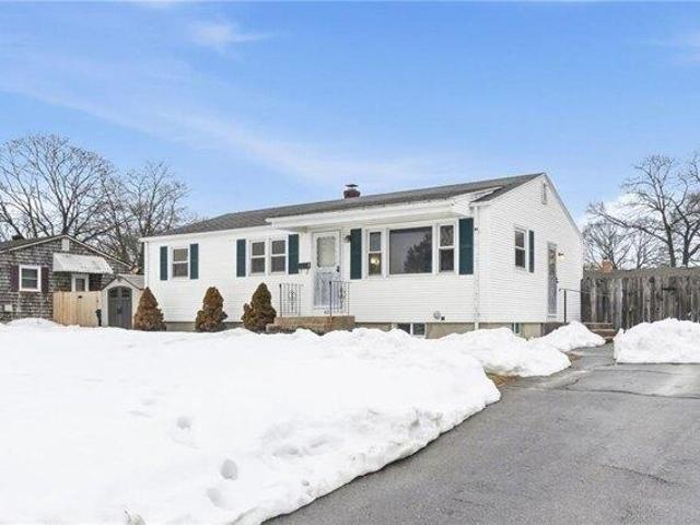 3 bedroom, Warwick RI 02886 104832999