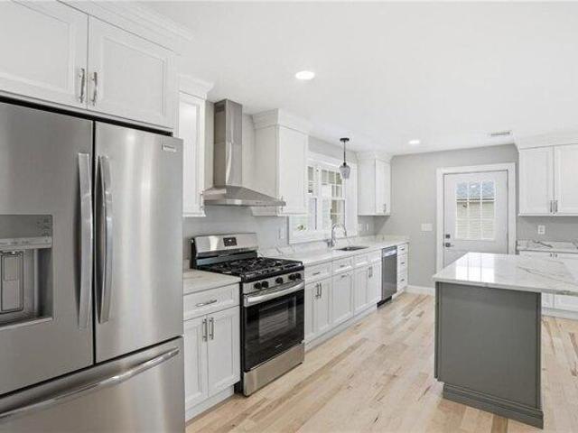 3 bedroom, Warwick RI 02889 105292210