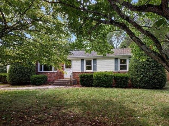 3 bedroom, Warwick RI 02818 105682695