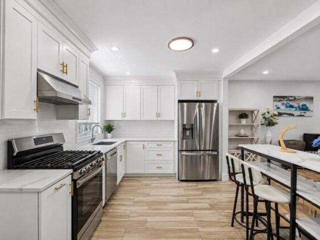 3 bedroom, Weymouth MA 02190 105438958