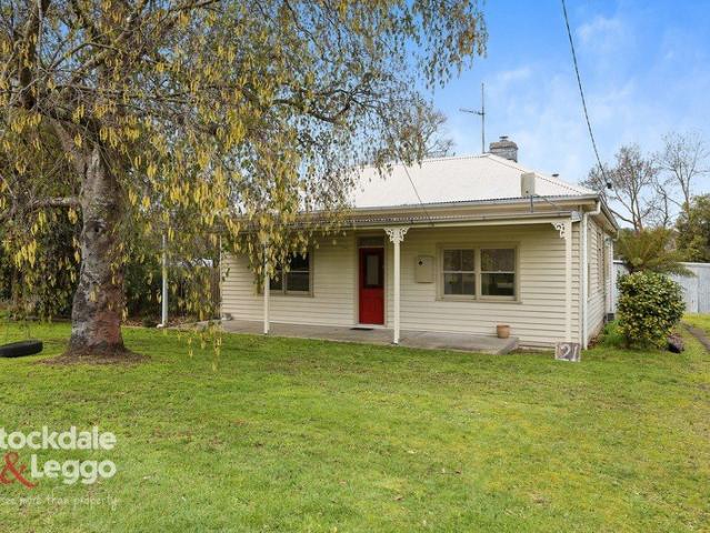 3 Bedroom Weatherboard on Half an Acre