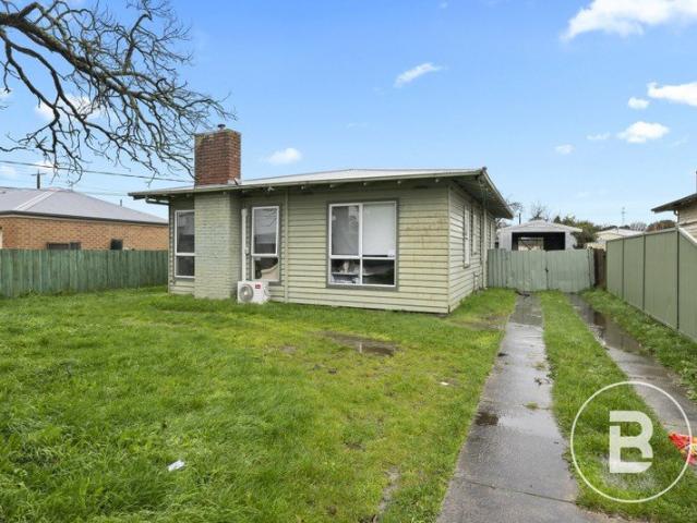 3 BEDROOM WENDOUREE HOME WITH POTENTIAL