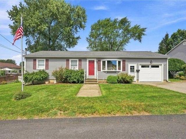 3 bedroom, West Warwick RI 02893 105576582