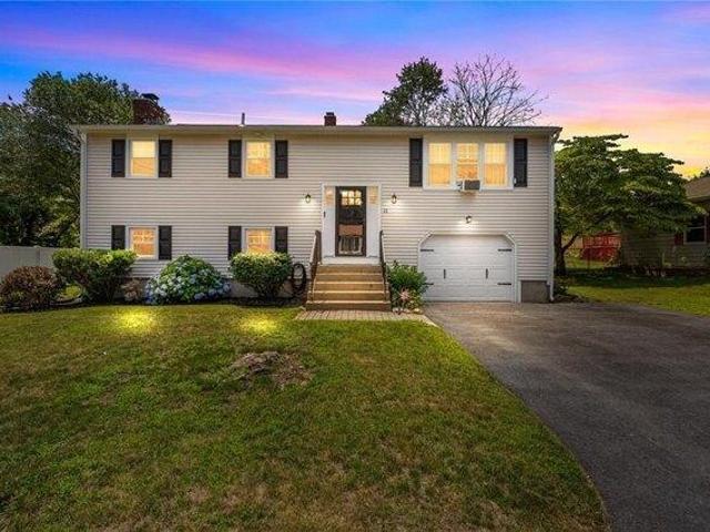 3 bedroom, West Warwick RI 02893 105649826
