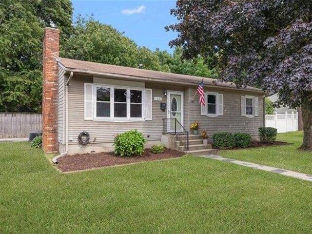 3 bedroom, West Warwick RI 02893 105659333