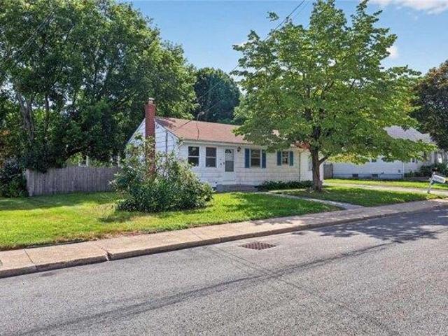 3 bedroom, West Warwick RI 02893 105662040