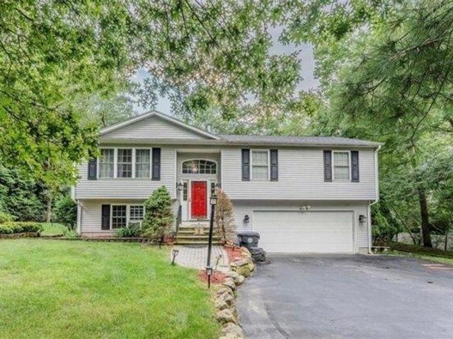 3 bedroom, West Warwick RI 02893 105682038
