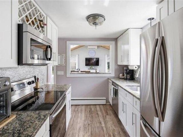 3 bedroom, West Warwick RI 02893 105613822