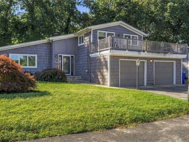 3 bedroom, West Warwick RI 02893 105614562