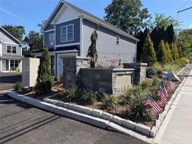3 bedroom, West Warwick RI 02893 105633354