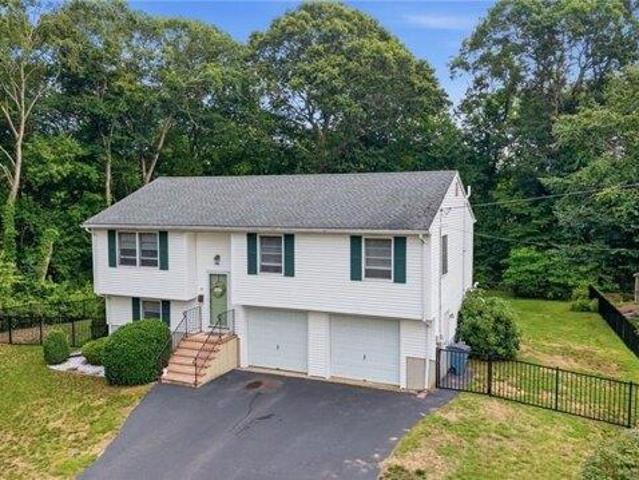 3 bedroom, Westerly RI 02891 105558023