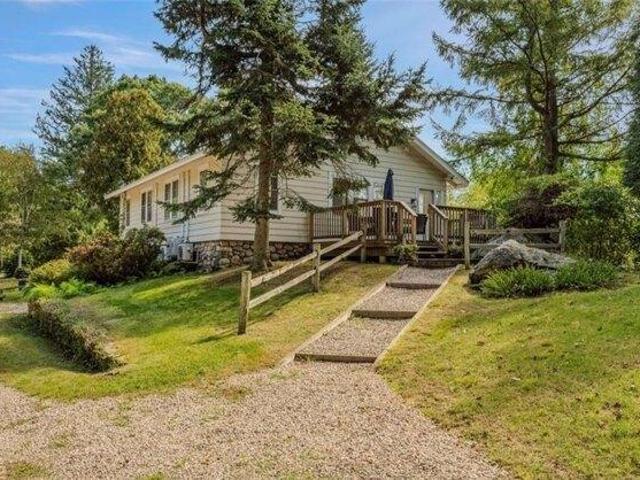 3 bedroom, Westerly RI 02891 105558278