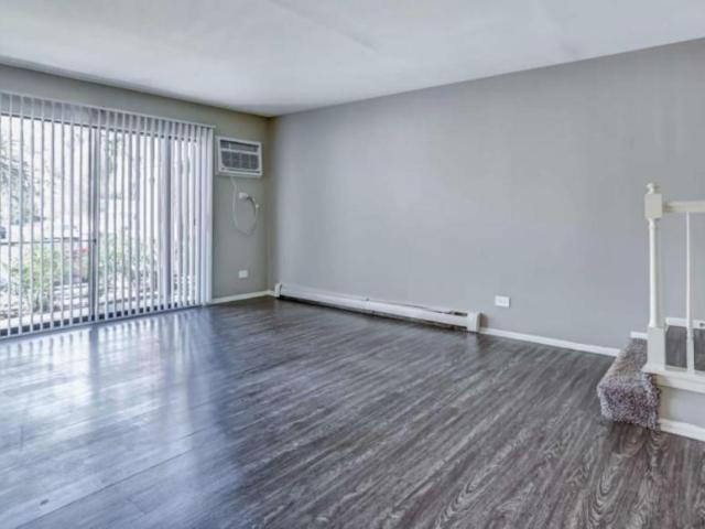 3 bedroom, Wheaton IL 60189 105177472