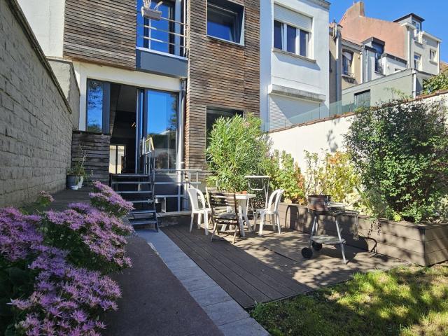 3 bedroom with study and garden, close to UE