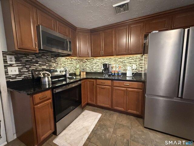 3 bedroom, Windsor CT 06095 105493021