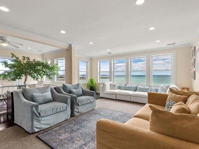 3 bedroom, Winthrop MA 02152 105611220