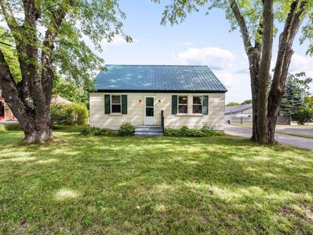 3 bedroom, Winthrop ME 04364 105659207