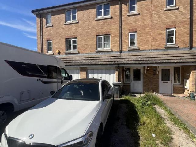 3 Bedroom Town Broxbourne EN10, 3 bed terraced house to rent, £2,000 pcm | PrimeLocation