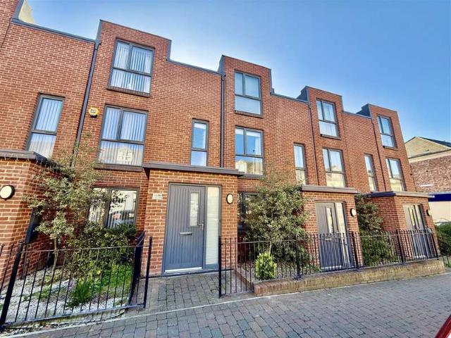3 Bedroom Town House
