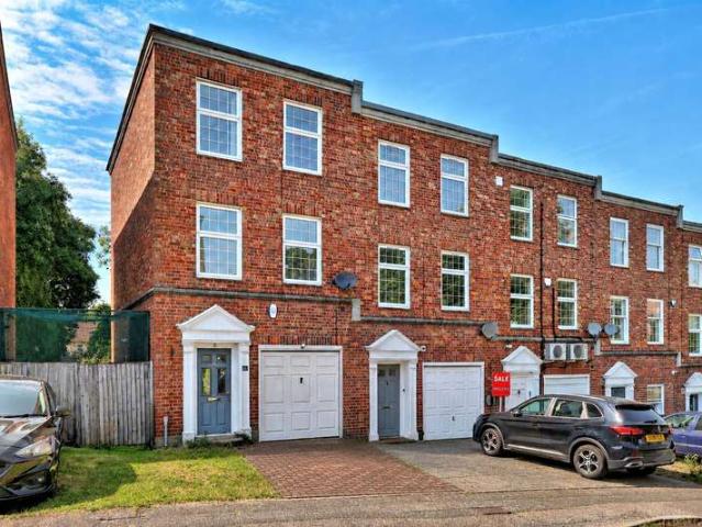 3 Bedroom Town House