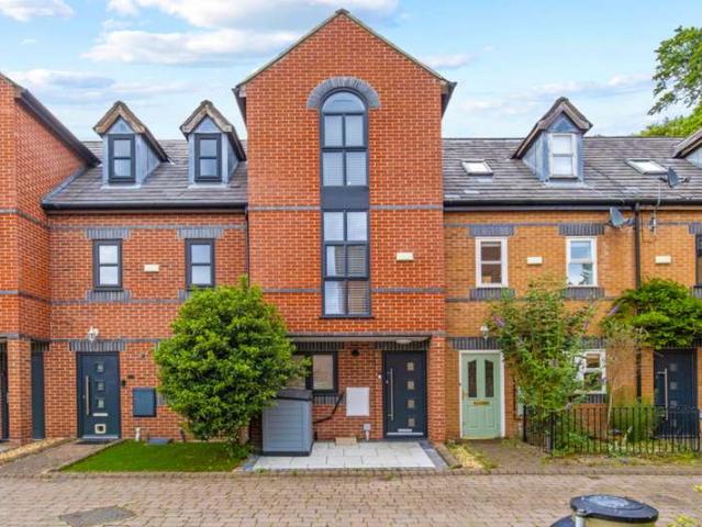 3 Bedroom Town House
